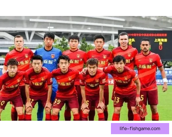 免签待遇被看好吸引曼联等数十队围追戴维成中场核心引发球迷热议